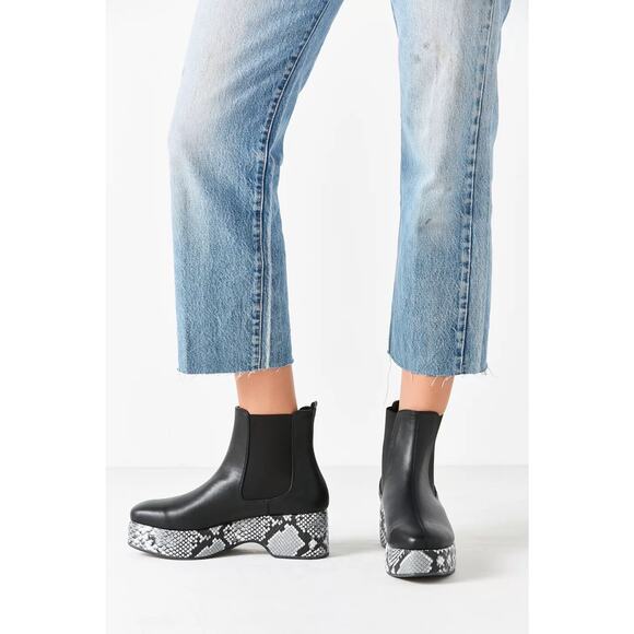 Urban Outfitters Eva Snakeskin Platform Chelsea Boot Women's Size 10 Y2K 70s - Picture 1 of 9